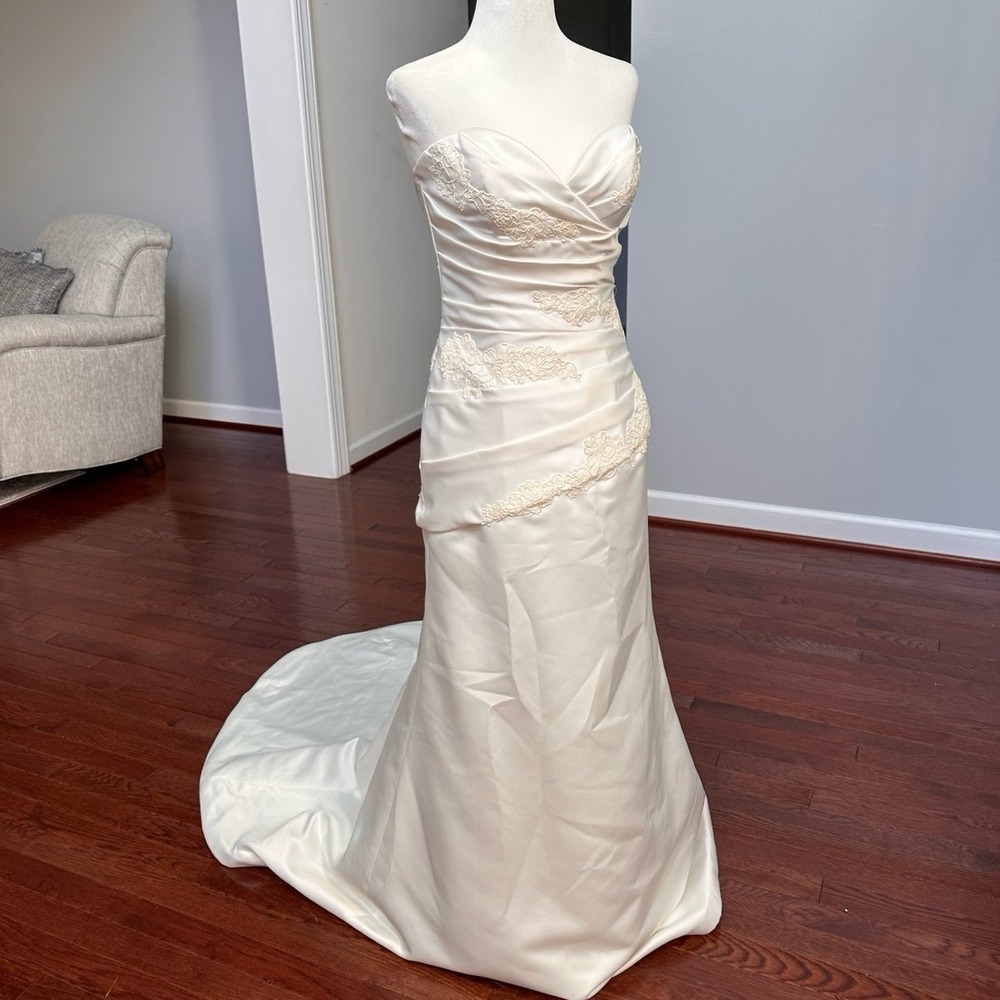 Vintage Mikaella Strapless Ivory Simple Sweetheart Wedding Dress Lace Appliqué